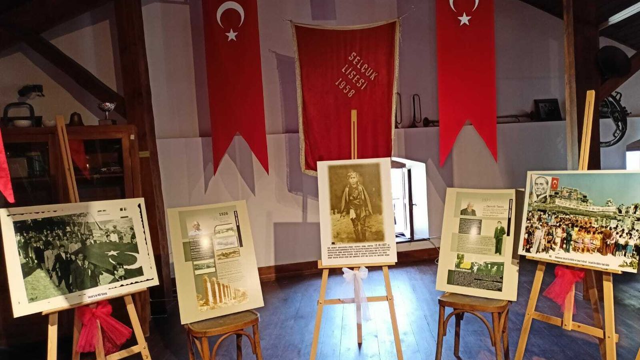 100. yılın ışığında Atatürk'ün gölgesinde fotoğraf sergisi Selçuk'ta