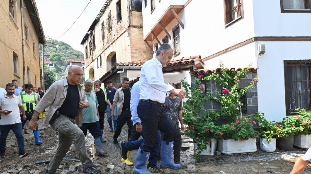 Bursa Mudanya'da sel sonrası hayat normale dönüyor: Kumyaka'da kapsamlı temizlik sürüyor
