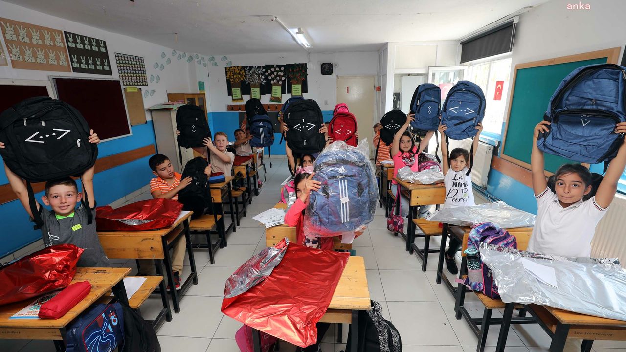 Yenimahalle'de okul çantaları belediyeden