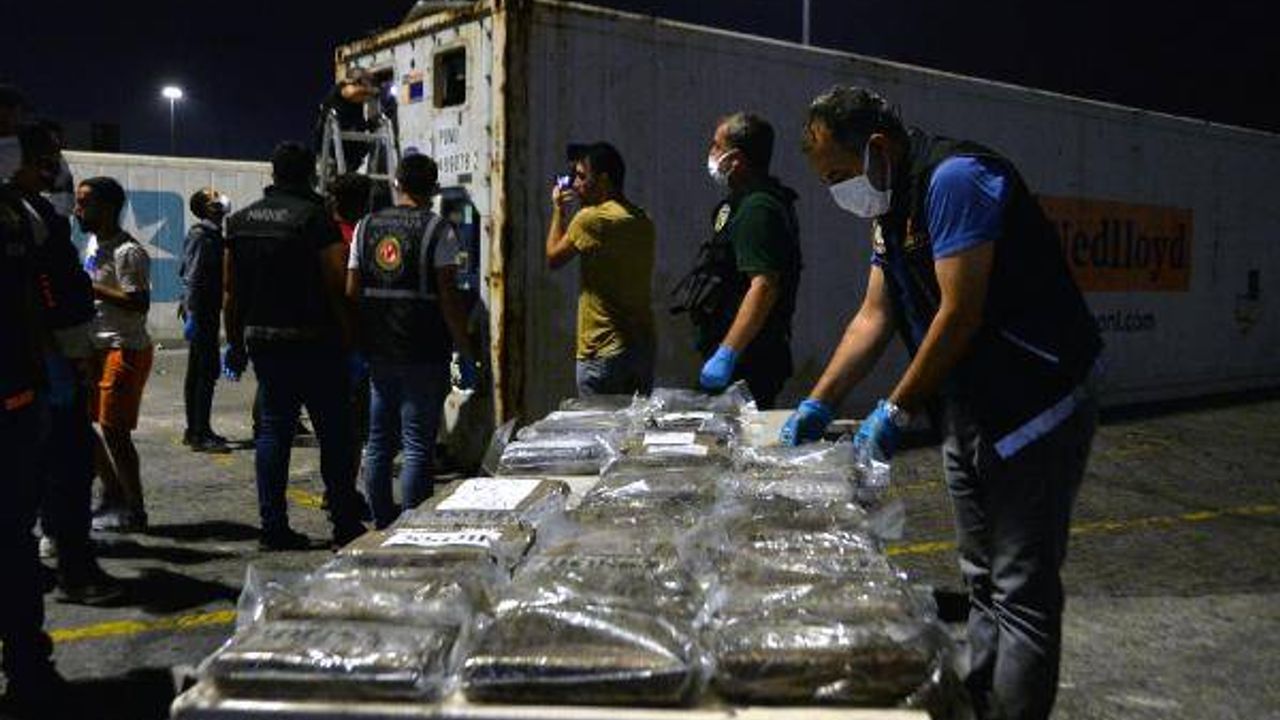 Mersin Limanı'nda muz yüklü konteynerde 48 kilo 800 kokain ele geçirildi