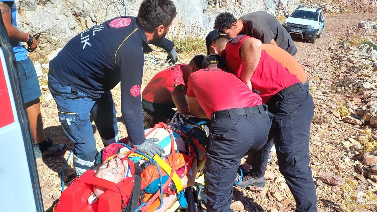 Fethiye’de kayalıklara düşen İngiliz yamaç paraşütçüsü hayatını kaybetti
