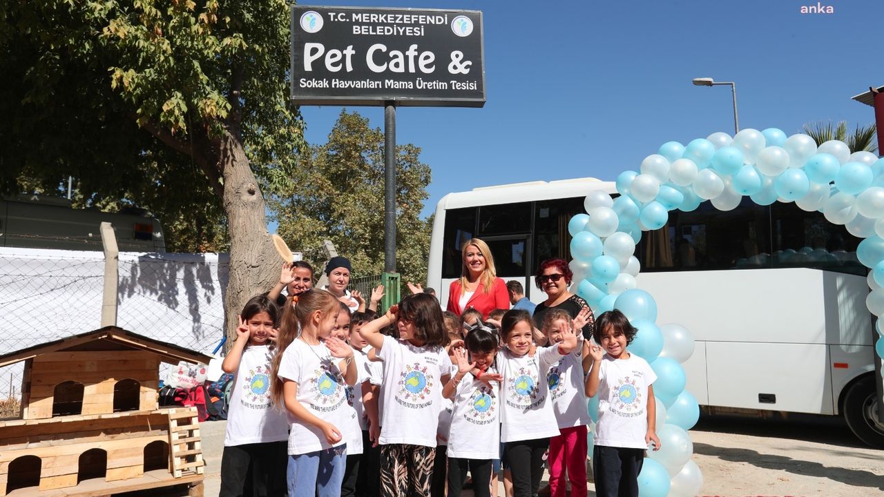 Merkezefendi’de 4 Ekim Dünya Hayvanları Koruma Günü Pet Kafe’de kutlandı