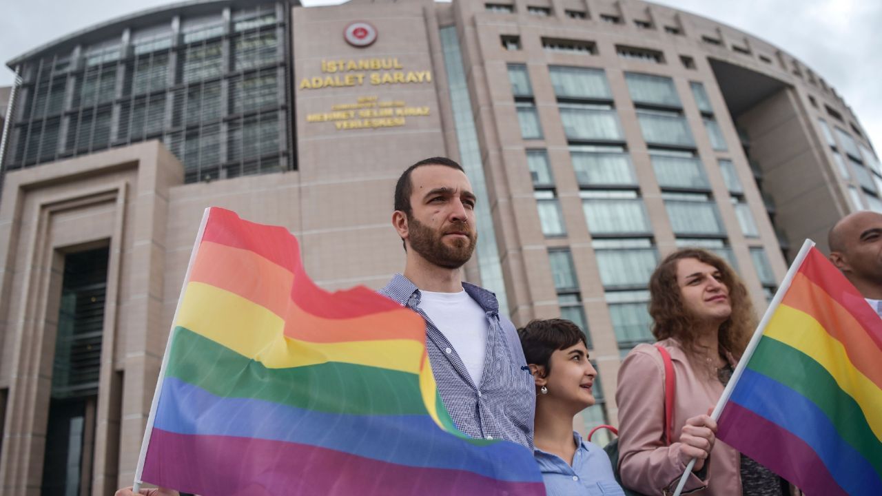 Ayrımcılığa maruz kalan LGBTİ+ bireylerin hiçbiri hukuki yollara başvurmuyor