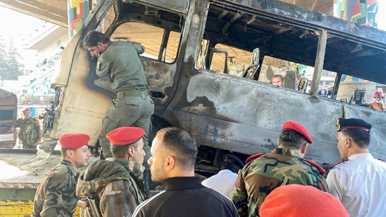 Şam'da Suriye askerlerini taşıyan otobüse saldırı: 18 kişi hayatını kaybetti