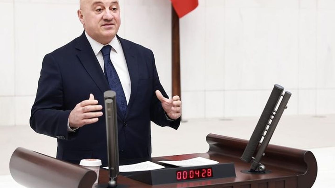 TRT Spikeri Deniz Demir'in görevine son verilmesi meclis gündemine taşındı