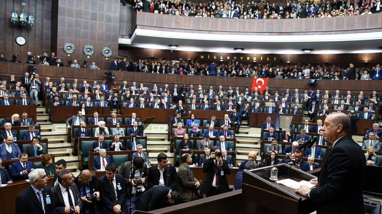 AKP'de 30'a yakın il başkanı milletvekili olmak için istifa ediyor