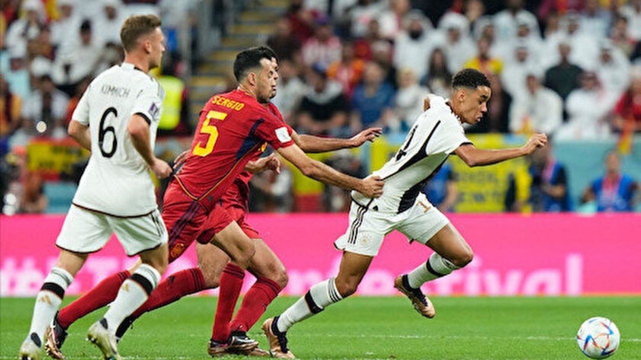 Almanya ve İspanya berabere kaldı: Almanya şansını son maça taşıdı
