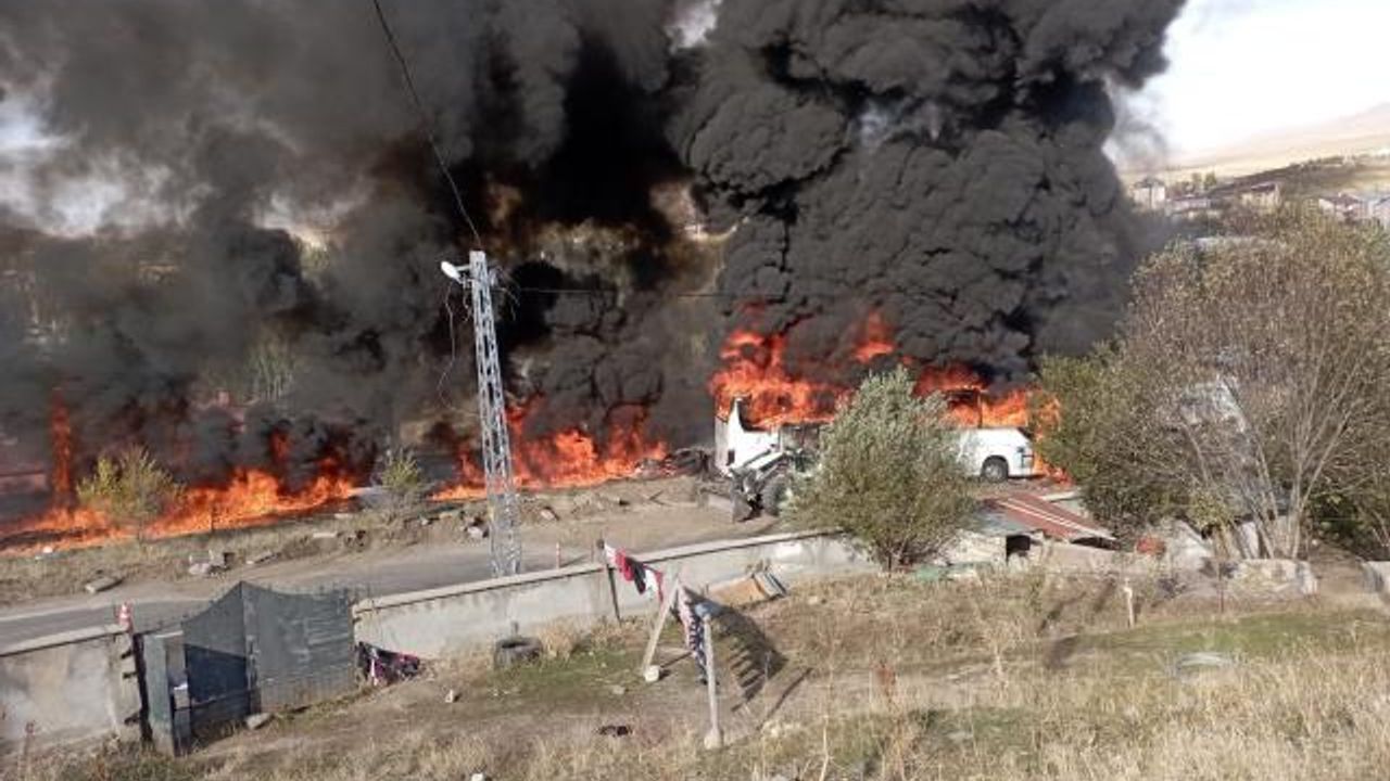Ağrı'da kamyonla çarpışan otobüsün alev aldığı kazada 7 kişi hayatını kaybetti