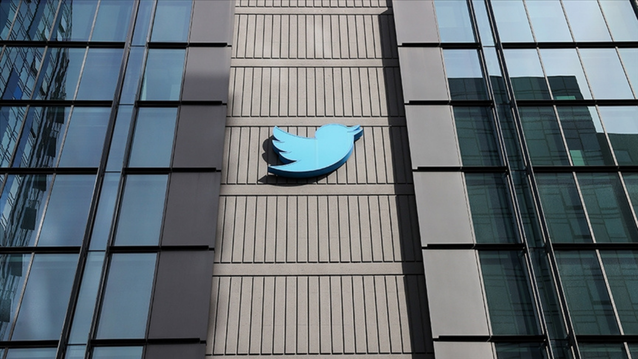 Twitter çalışanlarının yarısı işten çıkarıldı