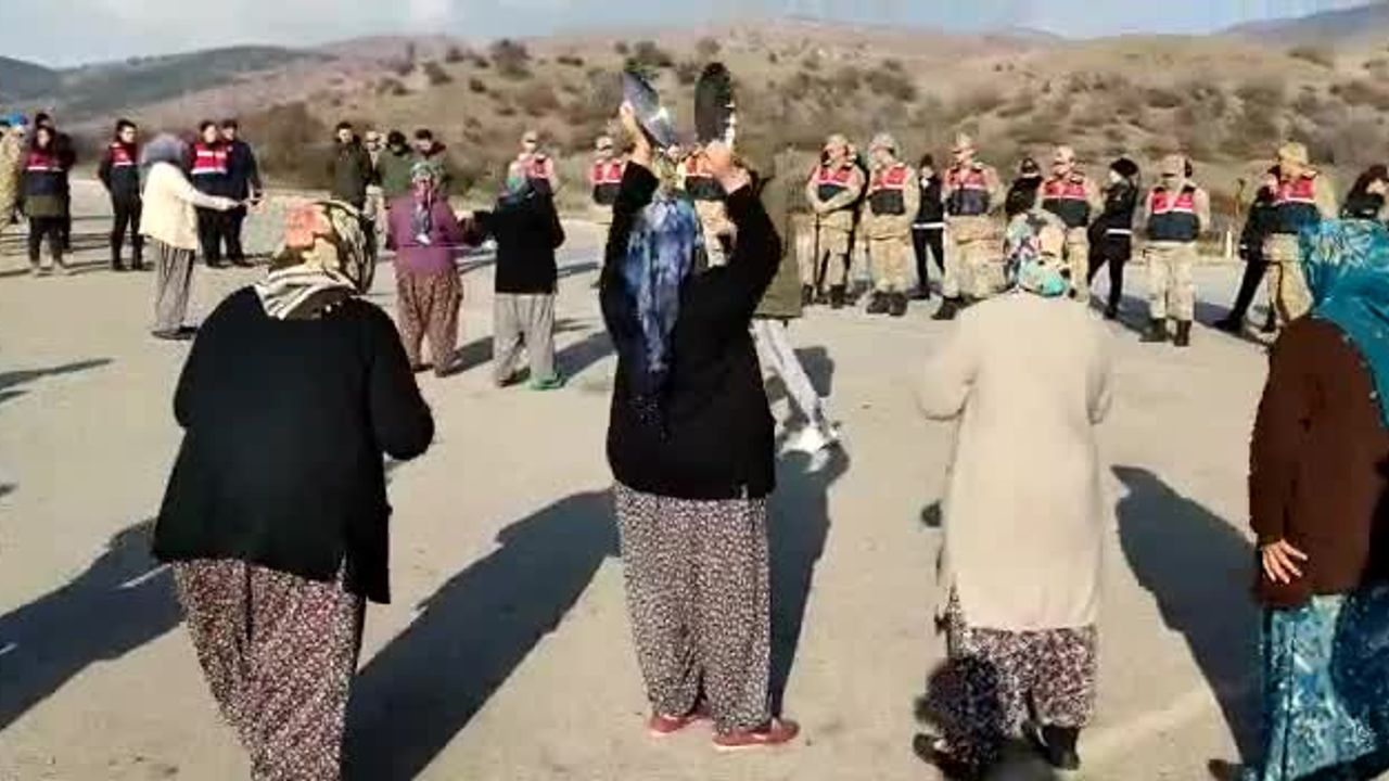 Amasya Çambükü'nde köylü kadınlar tencere tava çalarak OSB'yi protesto etti