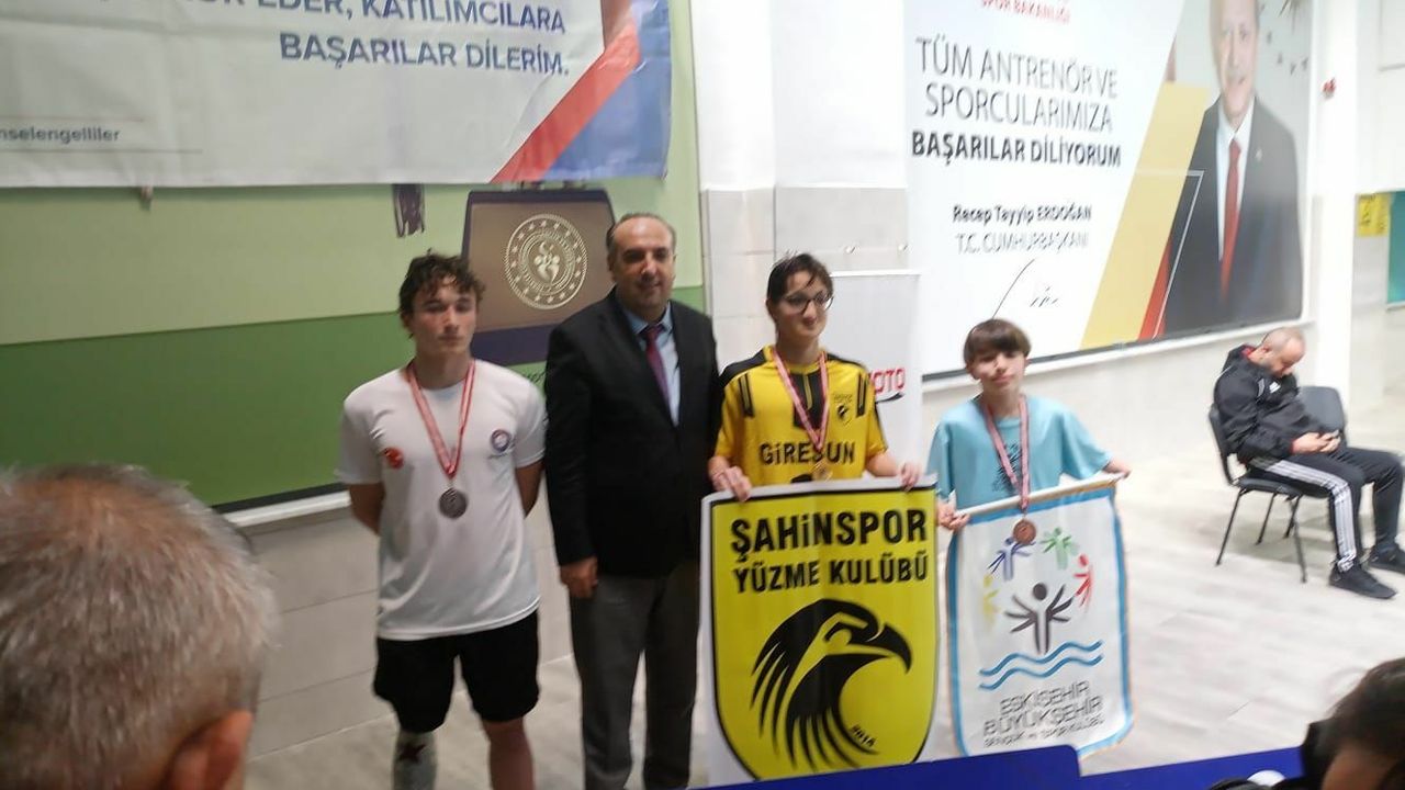 Eskişehirli özel sporcular Türkiye Şampiyonası'ndan madalyayla döndü