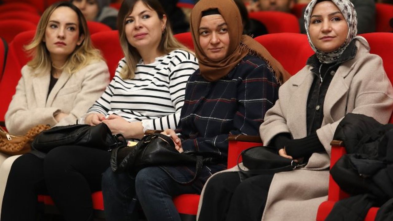 Van Büyükşehir'den öğretmenlere konferans