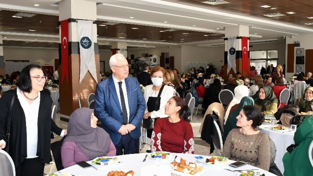 İzmir Karabağlar'da Başkan Selvitopu'dan 'kadın' buluşması