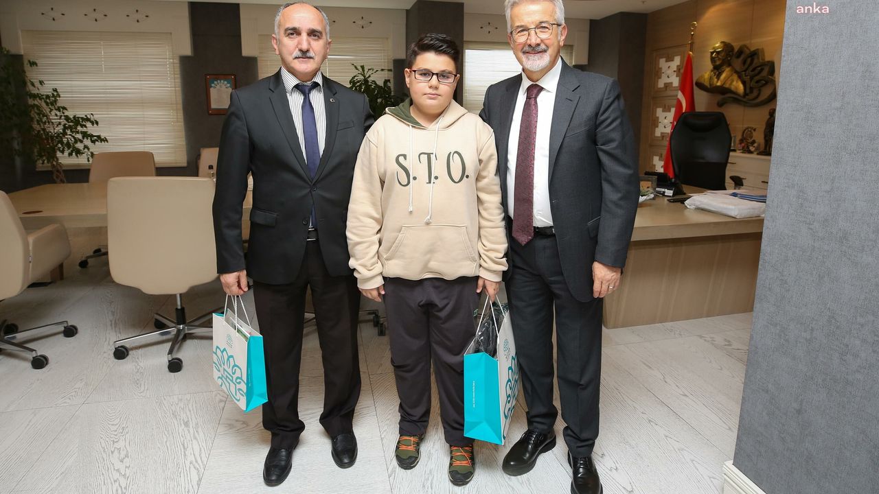 Satranç şampiyonu Erdoğmuş’tan Nilüfer Belediye Başkanı Erdem’e ziyaret