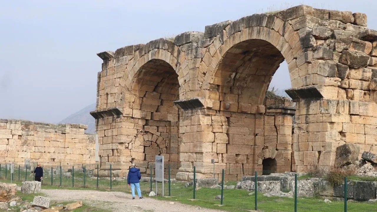 Hierapolis Antik Kenti yıkılma riskiyle yüz yüze: UNESCO Dünya Mirası Listesinde