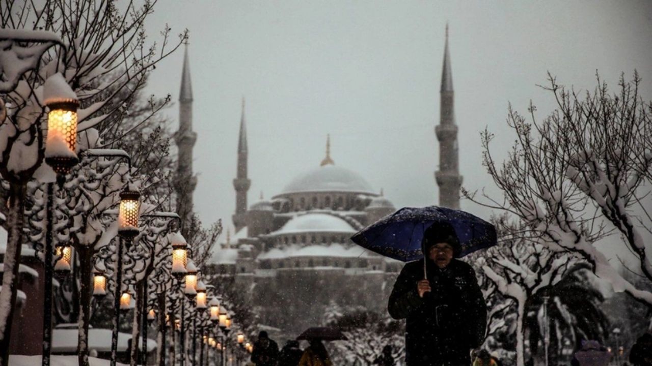 İstanbul'a kar geliyor: Meteoroloji uzmanı kar yağışının beklendiği günü açıkladı