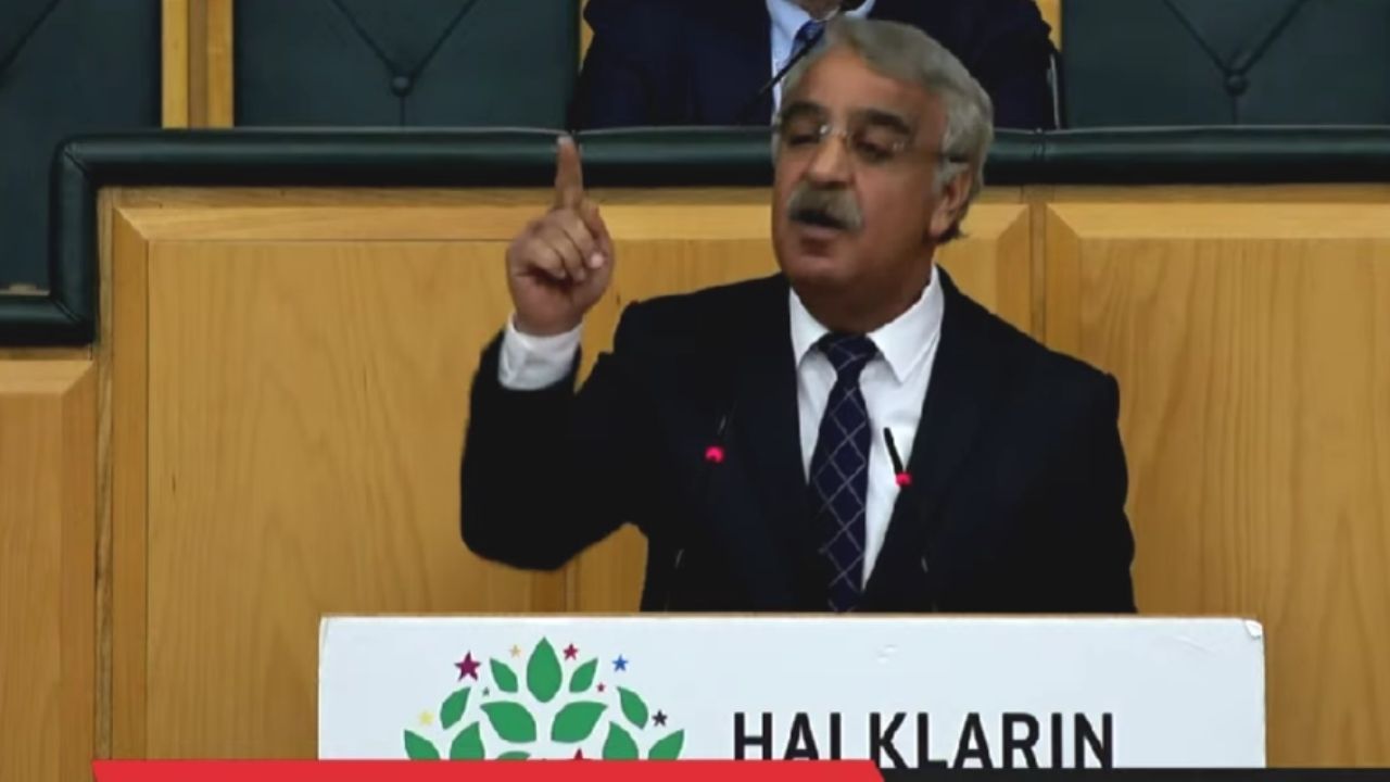 HDP Eş Genel Başkanı Mithat Sancar dün Kadıköy'de yaşananlara dikkat çekti: İstanbul faşizmin üssü olmayacak