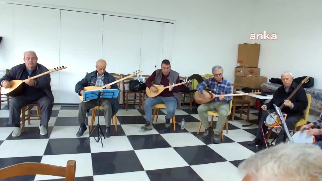 Burhaniye’de kurulan 'Emekliler Korosu' konser vermeye hazırlanıyor