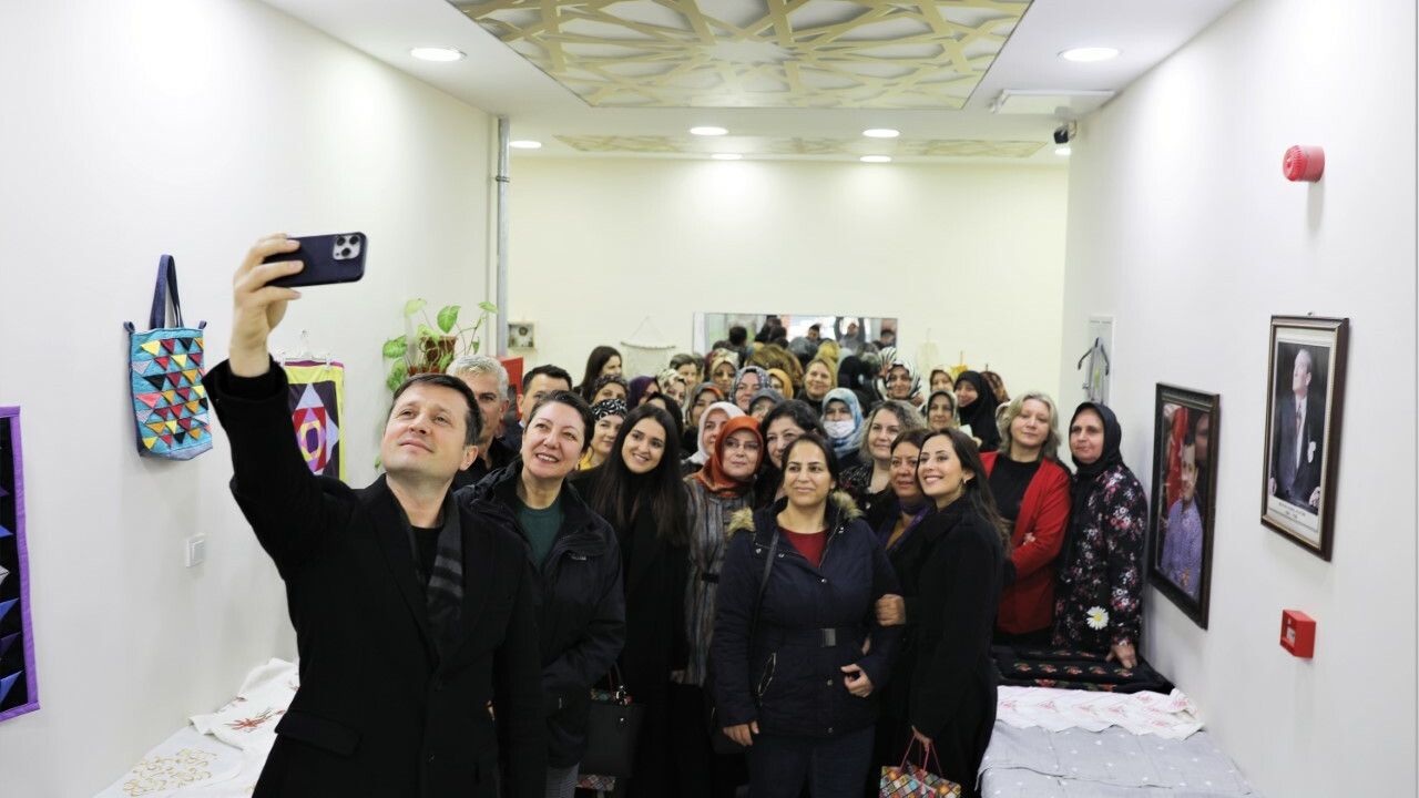 Çerkezköy Belediyesi'nin kadın kursiyeleri dönem sonu sergisi açtı