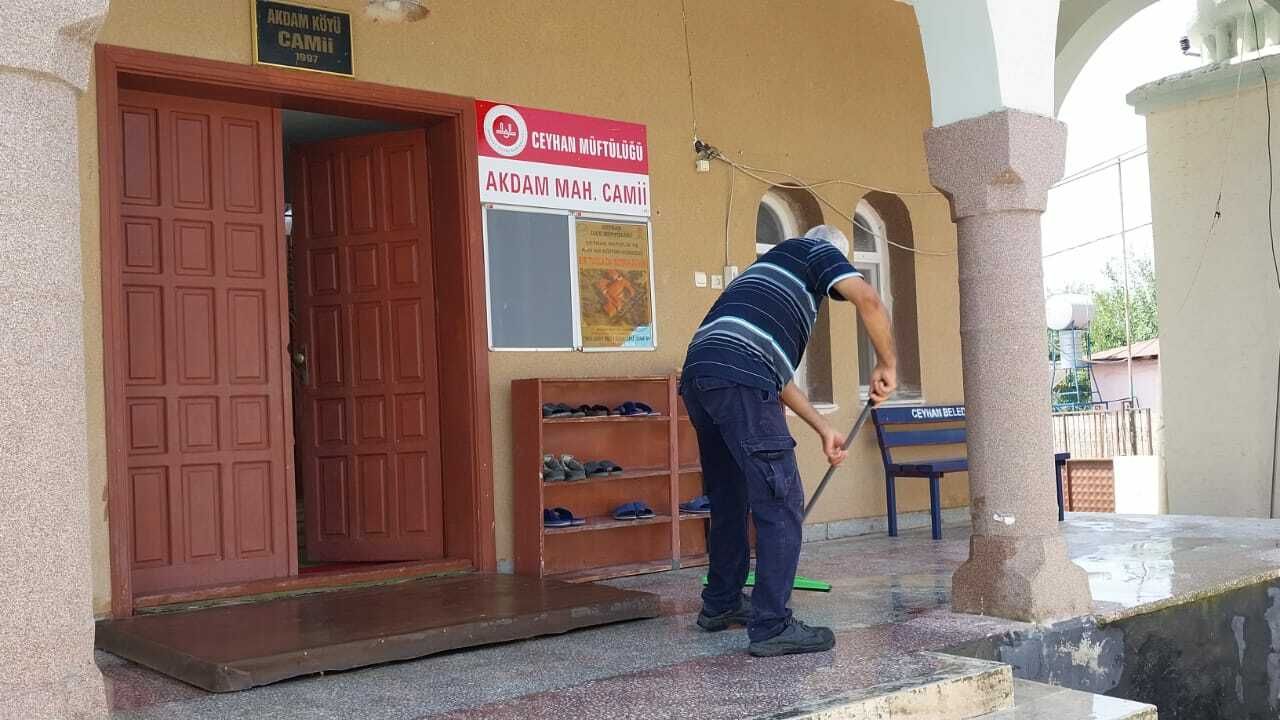 Ceyhan Belediyesi’nden İbadethanelerde Temizlik Çalışması
