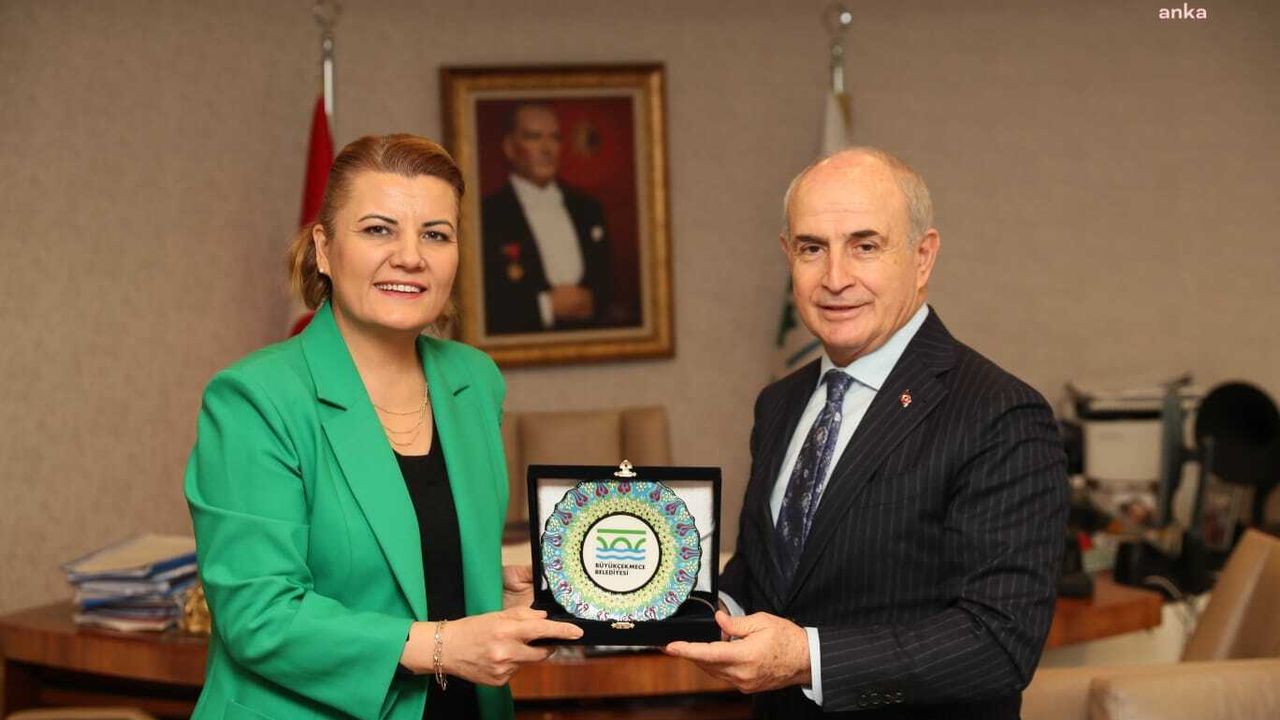 İzmit Belediye Başkanı Hürriyet Büyükçekmece Belediye Başkanı Akgün'ü ziyaret etti