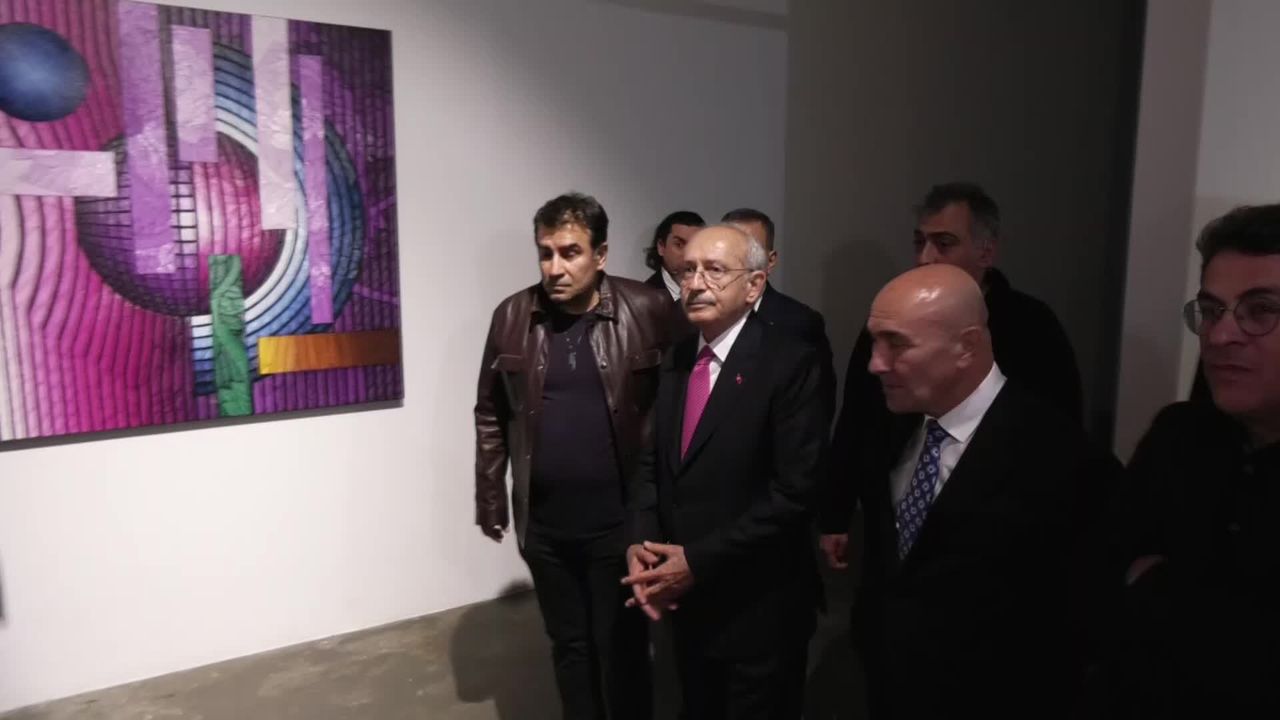 Kılıçdaroğlu 'Gavur Mahallesi' sergisini gezdi