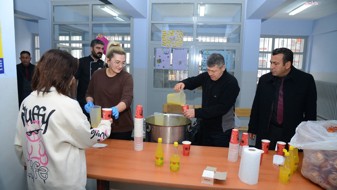 Kırşehir Belediyesi'nden lise öğrencilerine çorba ikramı