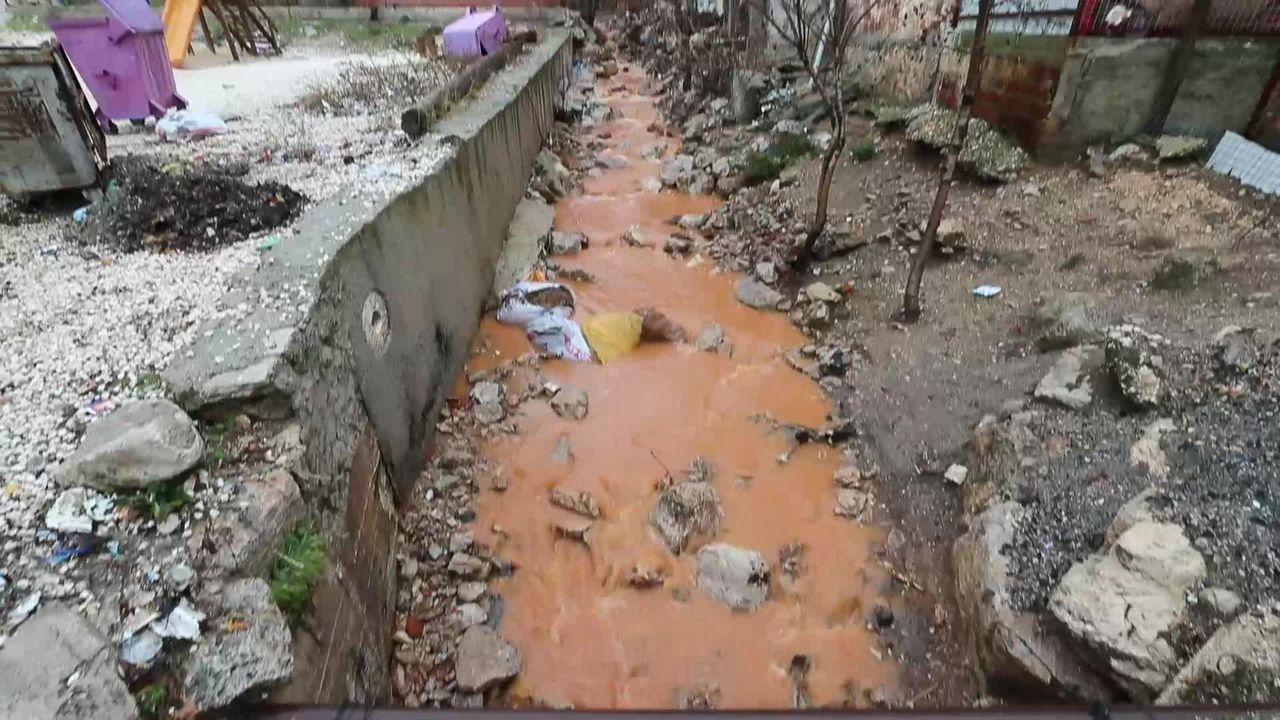 Mehmet Göker ve Burdur Belediye Başkanı Ercengiz, su taşkınından zarar gören vatandaşları ziyaret etti