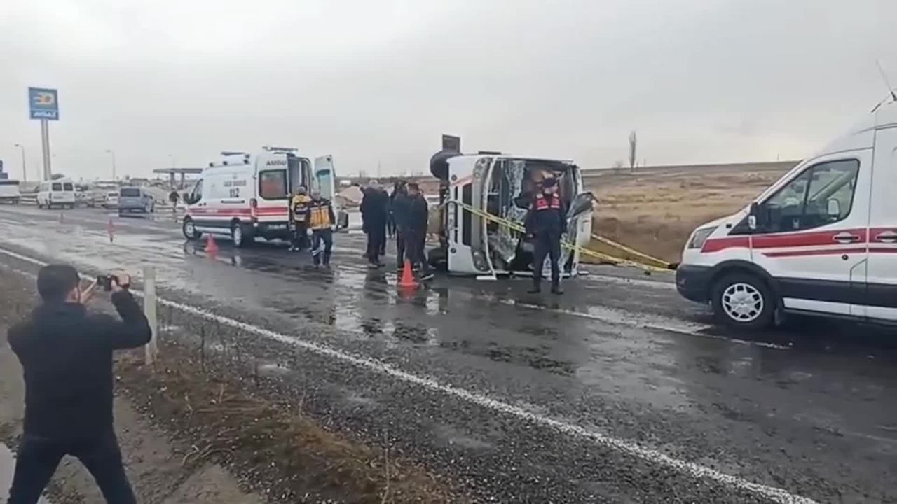 Niğde-Kayseri yolunda otobüs kazası: 1 kişi hayatını kaybetti, 30 kişi yaralandı