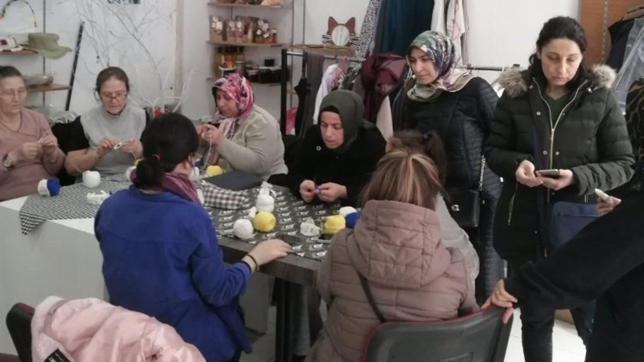 İzmit'te evden iş imkanı ile kadınlara 'Çınar' desteği