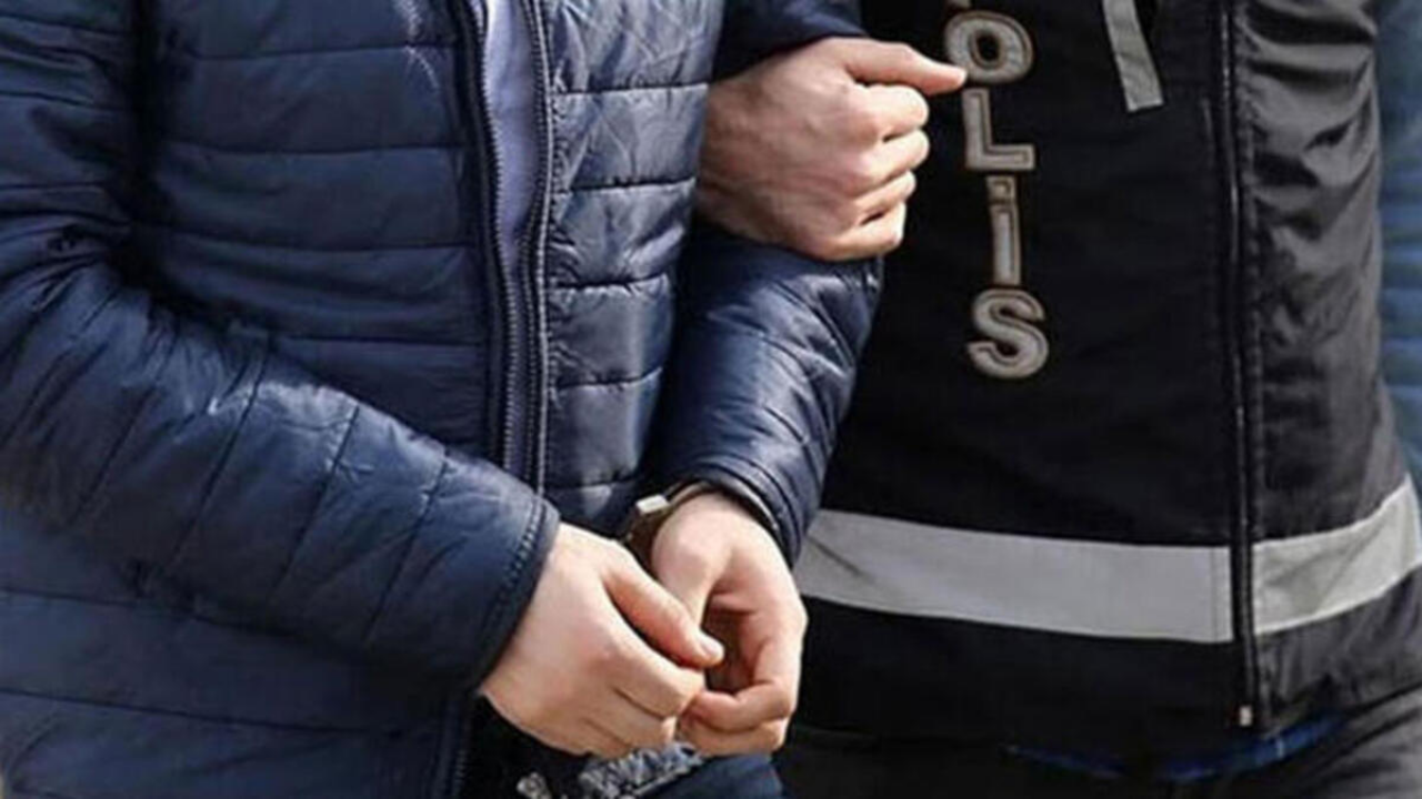 Sivas'ta zimmetlerine para geçirdikleri iddiasıyla 2 adliye çalışanı tutuklandı