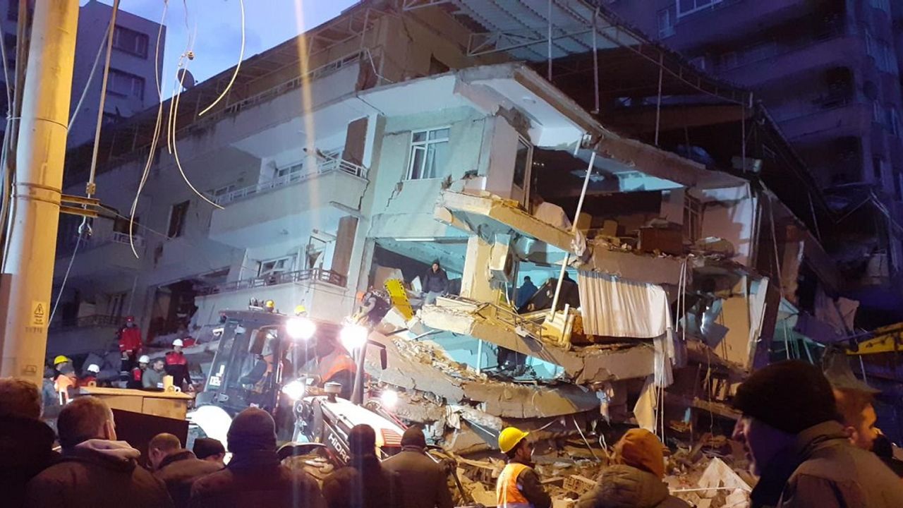Diyarbakır'da yıkılan apartmanların 3'ü kaçak çıktı
