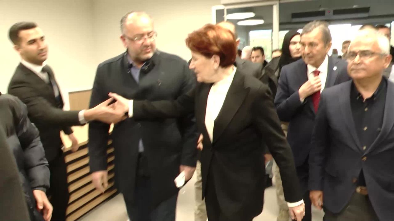 Akşener, Adana’da depremzedeleri hastanede ziyaret etti
