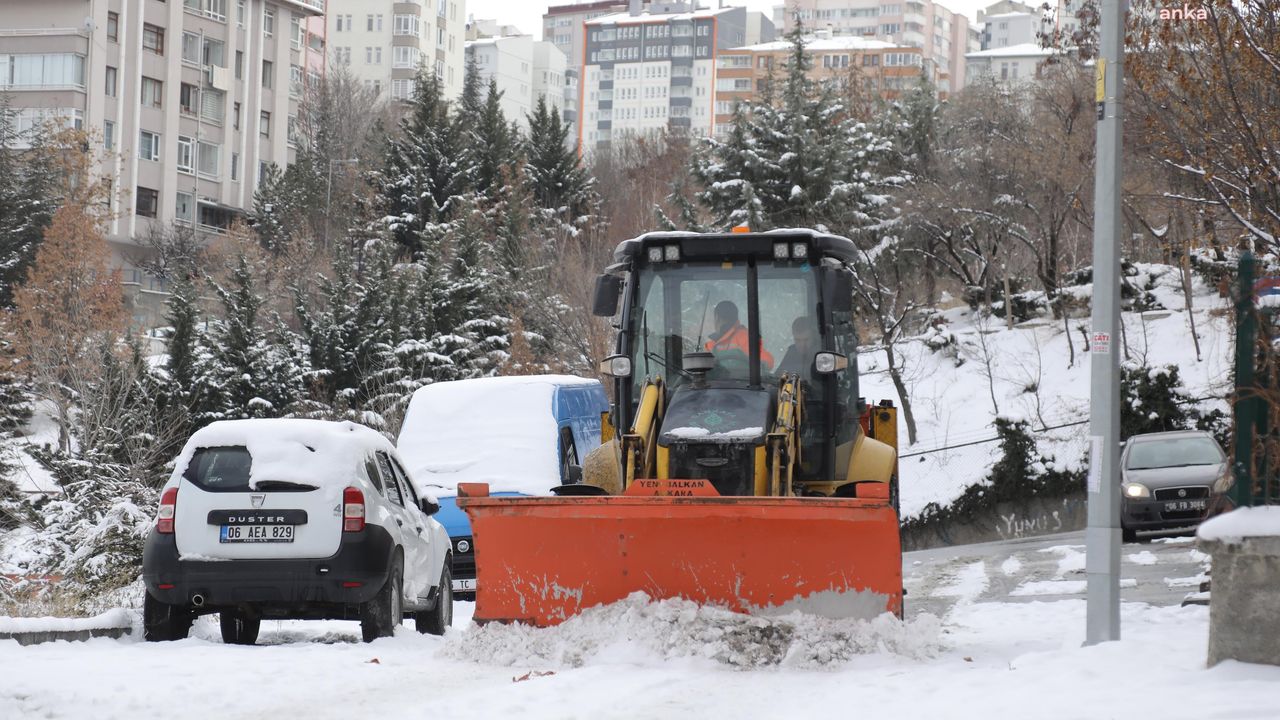 Çankaya Belediyesi ekipleri, kar yağışına karşı teyakkuzda
