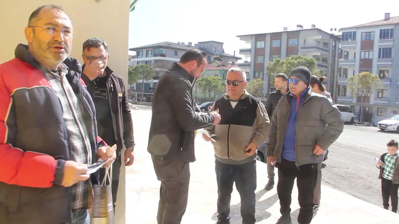 Ermaş Muğlaspor ve Marmaris Gençlik Spor, depremzedeler için sahaya çıktı