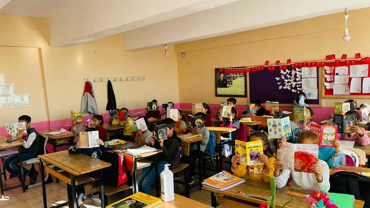 Eskişehir Büyükşehir, depremzede çocuklar için kitap ve kırtasiye desteği kampanyası başlattı