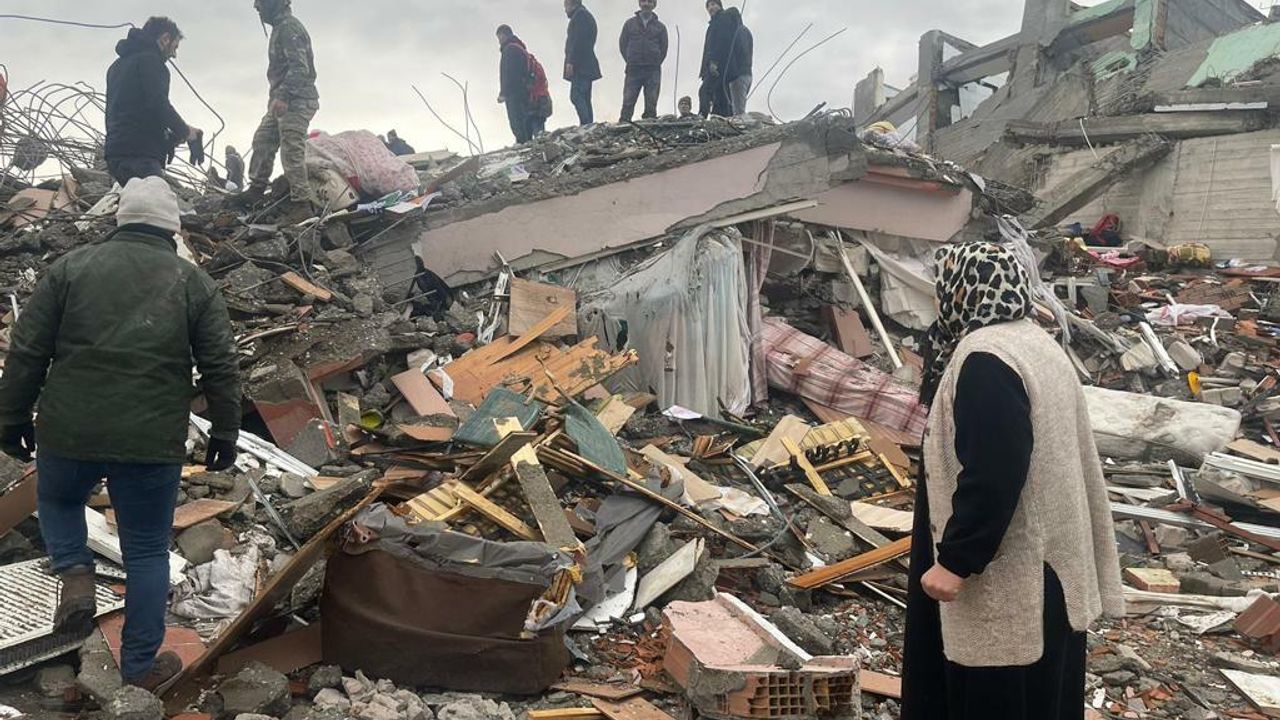 Koç Holding'den deprem bölgesine akaryakıt desteği