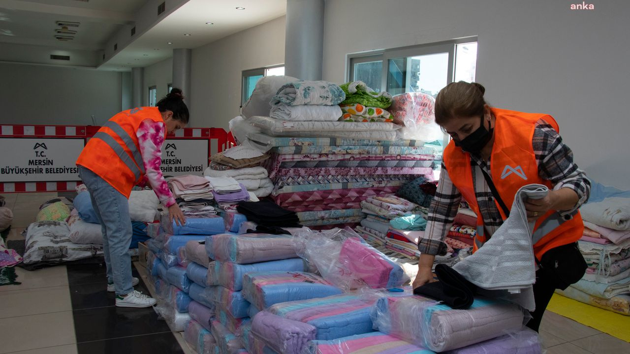 Mersin Büyükşehir yüzlerce gönüllüyle depremzedeler için çalışıyor