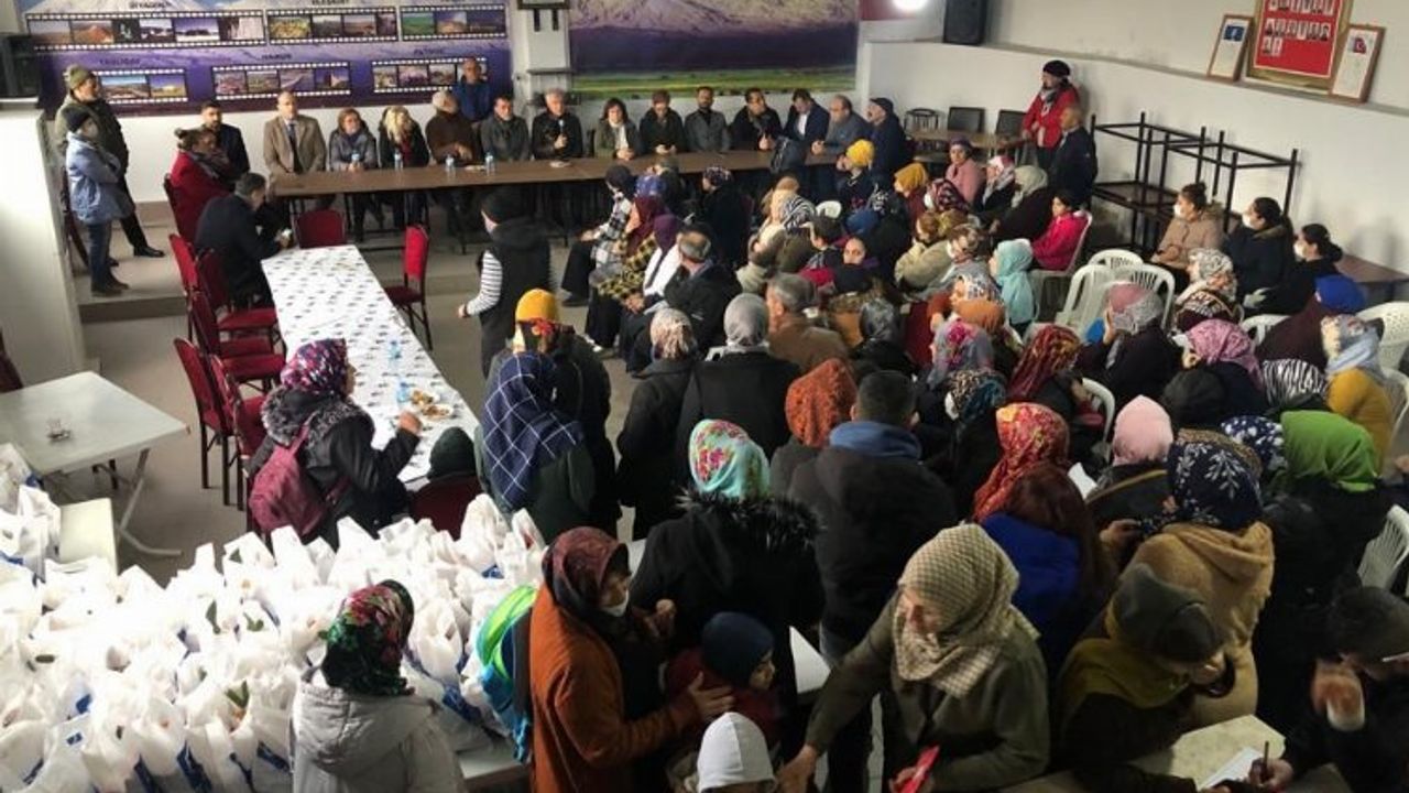 İzmir Narlıdere'de beslenme desteği başladı