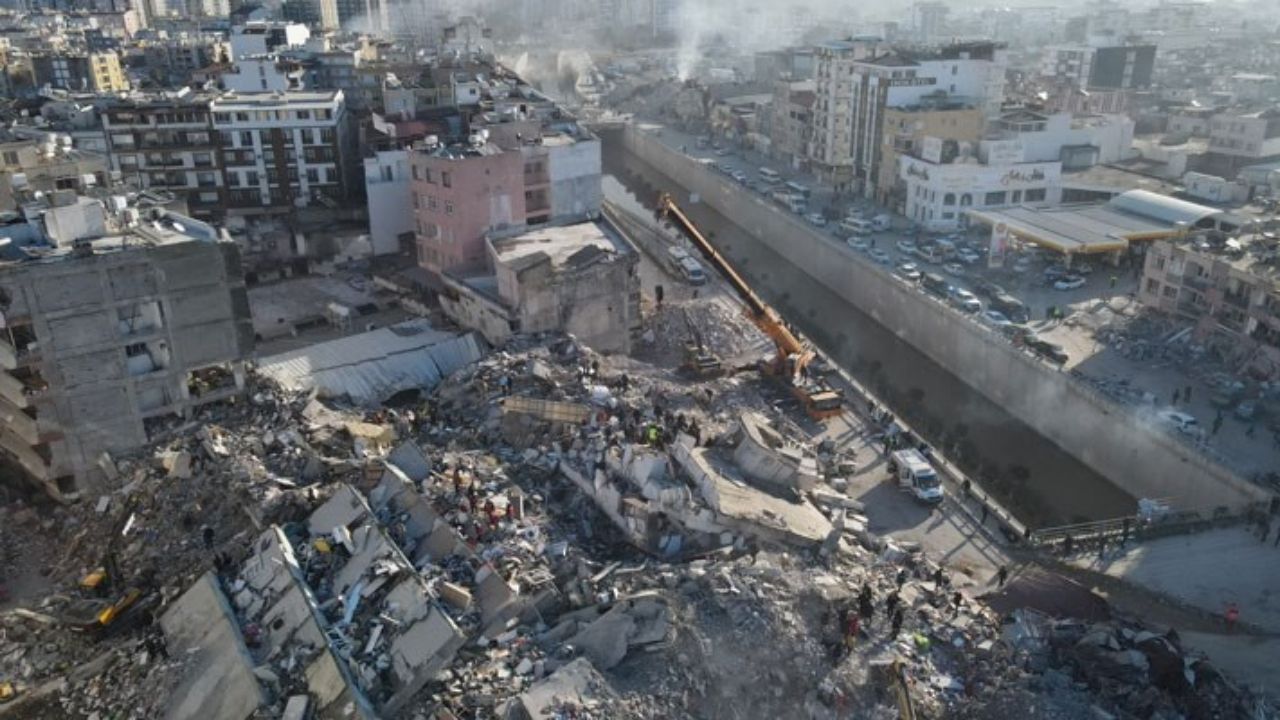 BM: Son depremlerde 1999 depreminin 10 katı enkaz oluştu