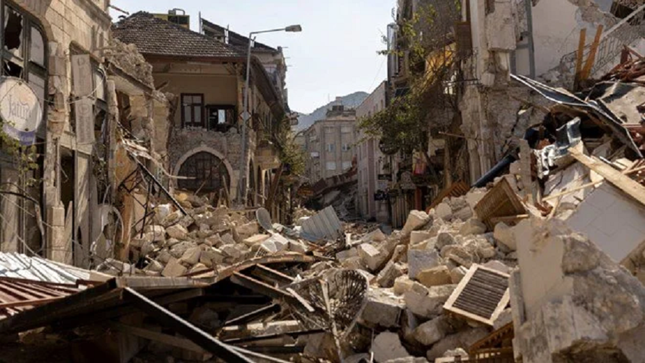 AFAD duyurdu: Deprem bölgelerinde hasarlı binalardan eşya tahliyesi nasıl olacak?