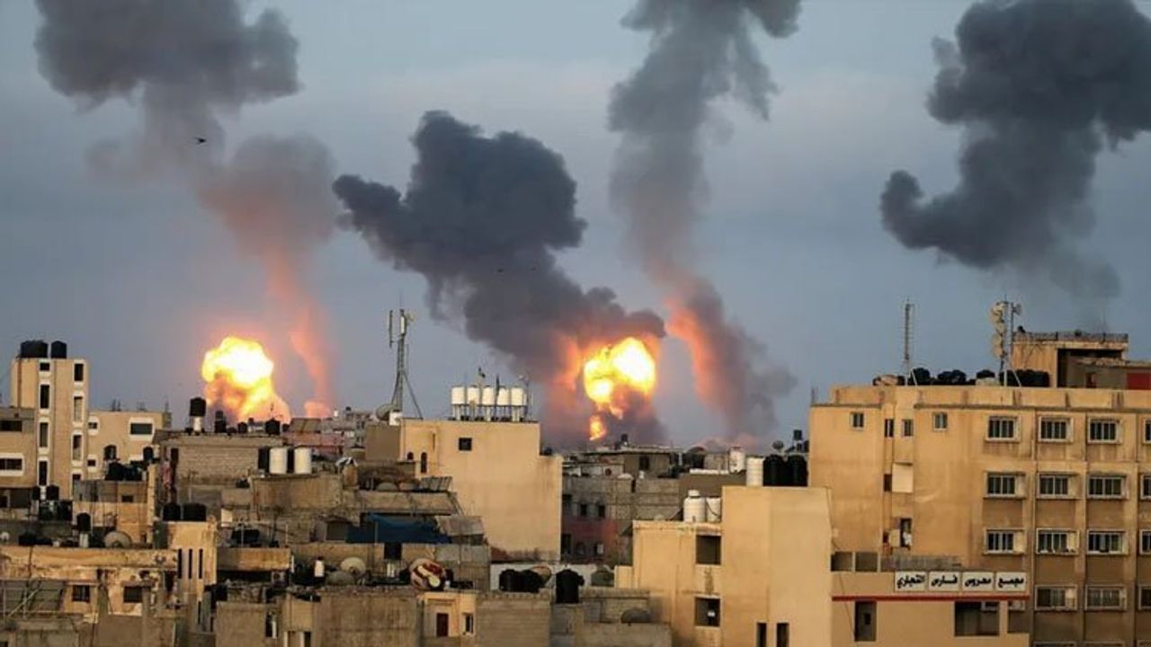 İsrail Ordusu, Gazze Şeridi'ni bombalamaya başladığını duyurdu