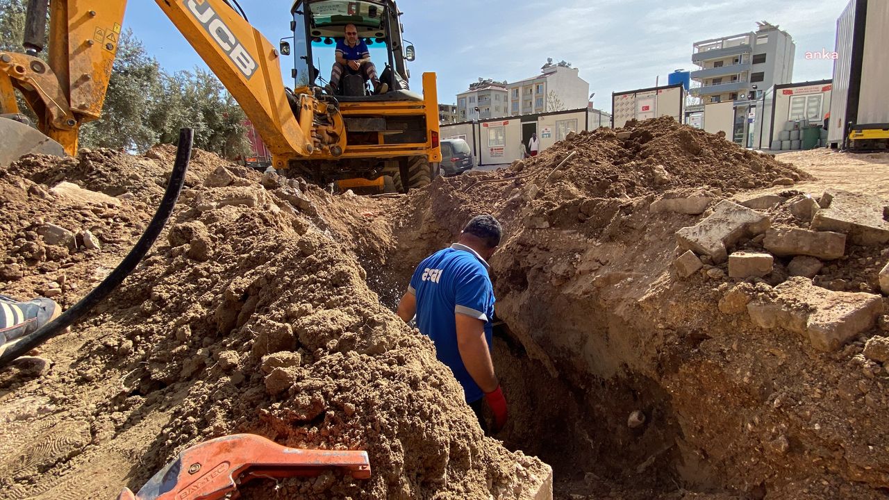 Antalya Büyükşehir Belediyesi Asat ekipleri, Hatay Kırıkhan’da sahra hastanesine su verdi 