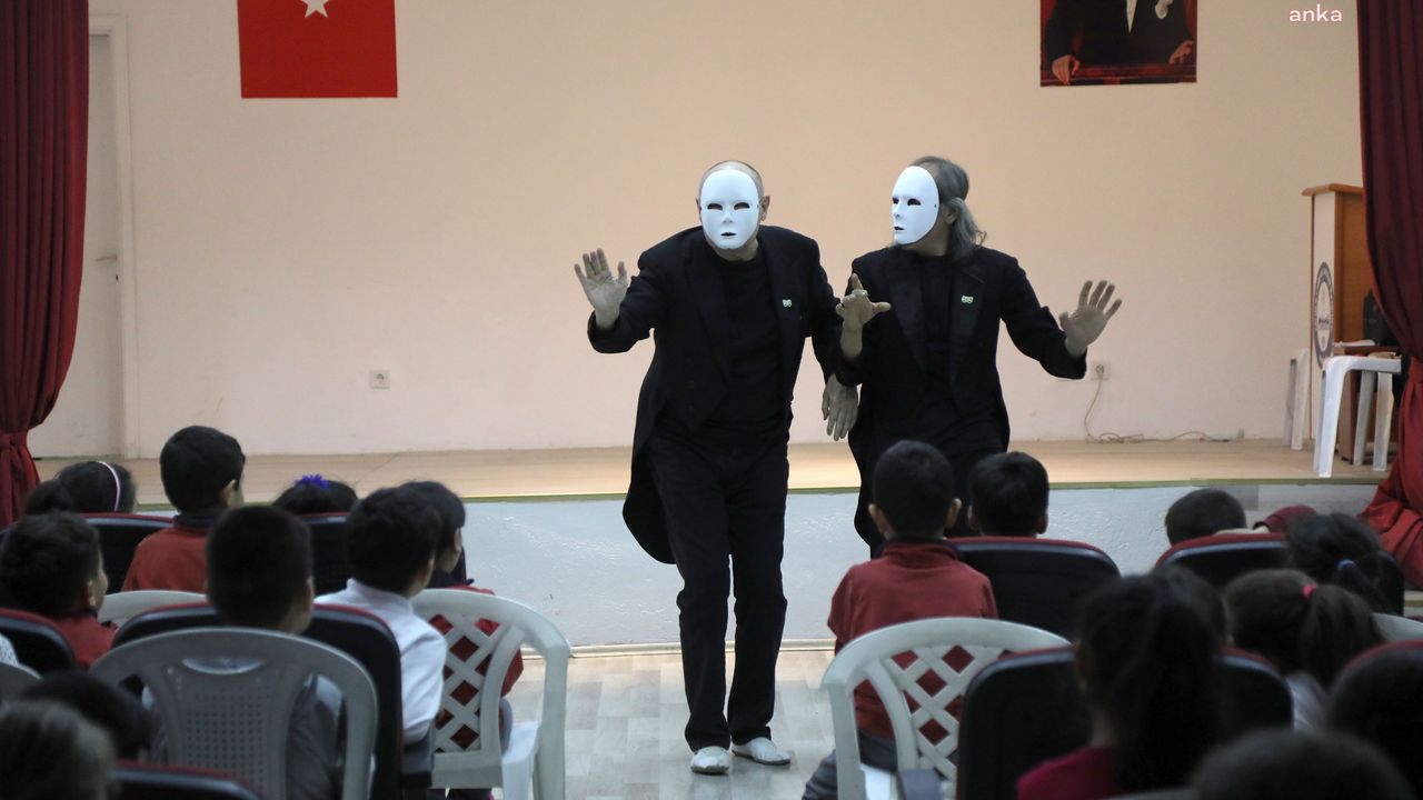 Çankaya Belediyesi çocuklar için pandomim gösterisi düzenledi