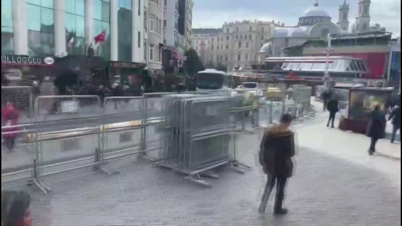 Taksim Meydanı'nda 8 Mart yasakları: Polis bariyerleriyle kapatıldı