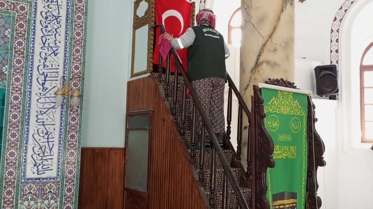 Ayvalık’ta camiler ramazan ayı için temizlendi