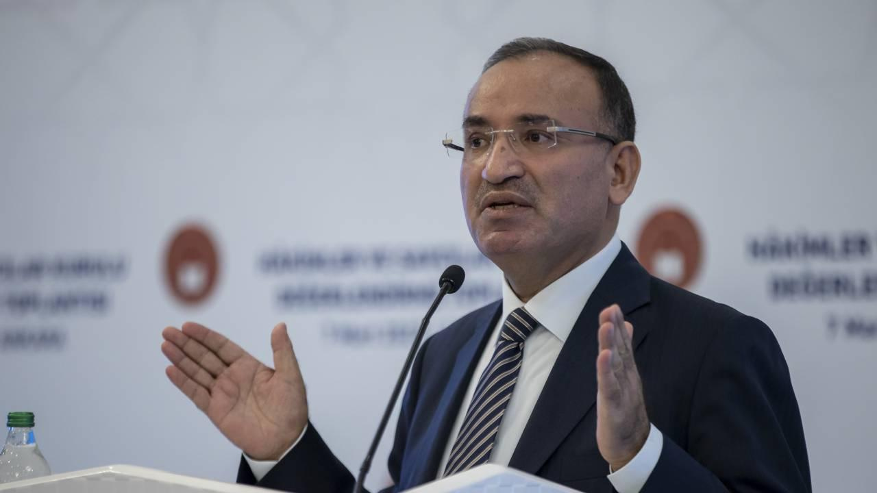 Adalet Bakanı Bozdağ’dan “seccade” tepkisi: "Bu zihniyet CHP zihniyetinin ta kendisidir; Kılıçdaroğlu’nu kınıyorum"