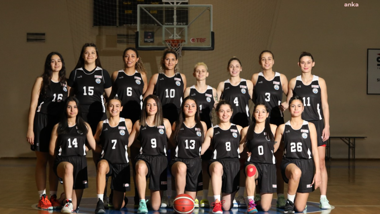 Burhaniye Belediyespor Kadın Basketbol Takımı'na taraftar desteği