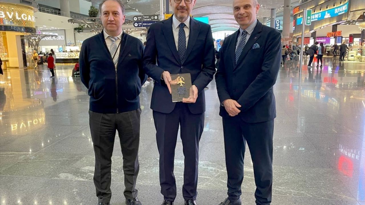 İstanbul Havalimanı üst üste 3. kez "Yılın Havalimanı" ödülünü aldı