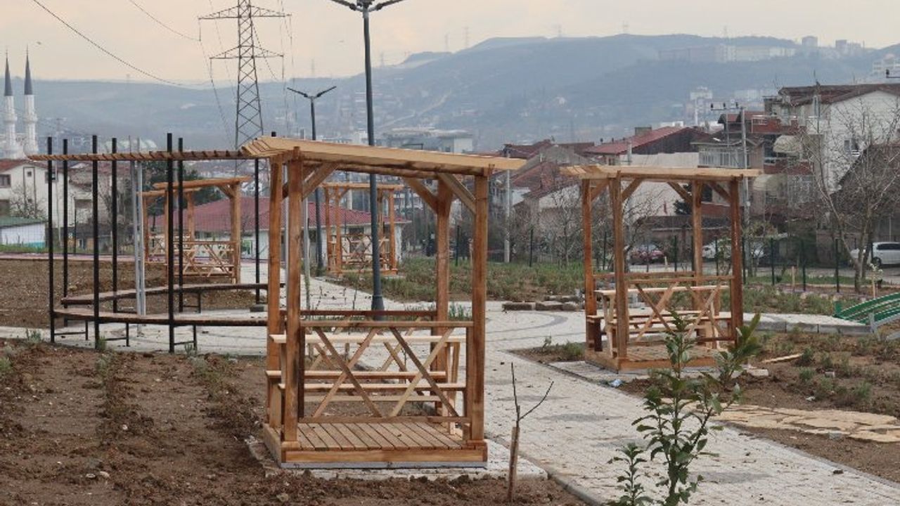 İzmit'te Lavanta Bahçesine kent mobilyaları yerleştirildi